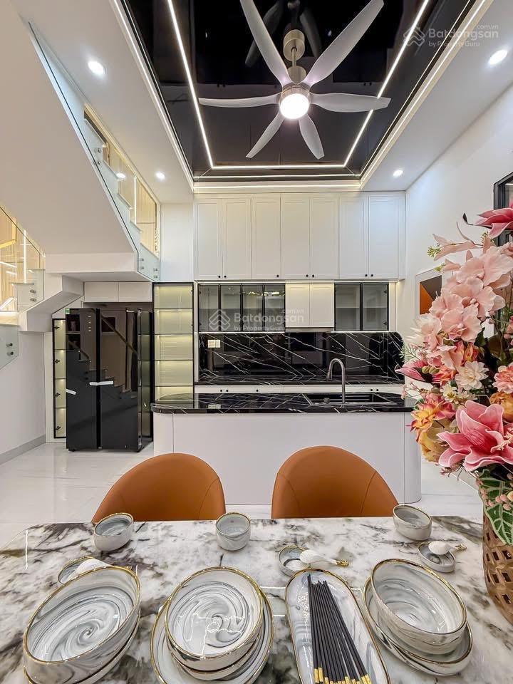 Nhà 1 trệt 2 lầu mới hoàn thiện hiện đại đường d14 kdc hồng loan 6a gần bệnh viện đh nam cần thơ