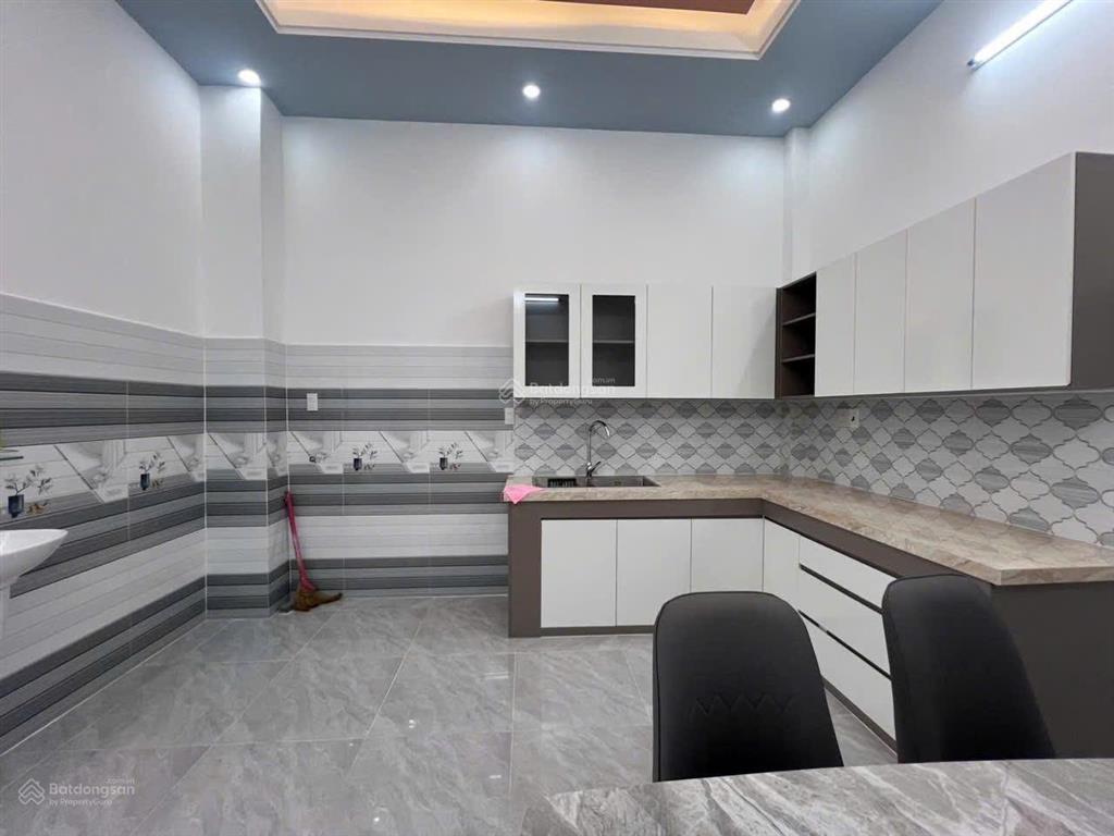 Nhà lầu mới đẹp sổ hồng hoàn công lộ 4m gần bệnh viên đa khoa trung ương tp cần thơ