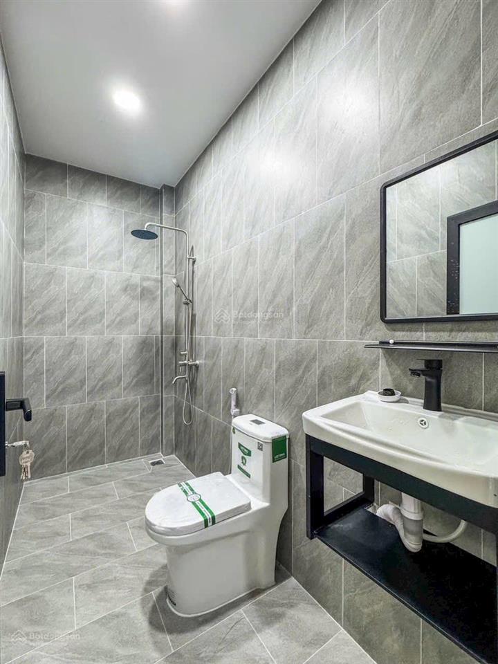 Giảm giá bán nhanh nhà lầu mới đẹp full nội thất gần trường học trần hoàng na