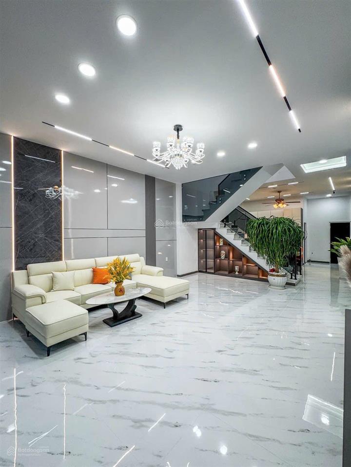 Giảm giá bán nhanh nhà lầu mới đẹp full nội thất gần trường học trần hoàng na