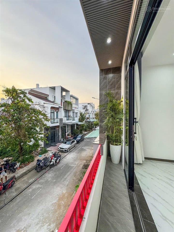 Giảm giá bán nhanh nhà lầu mới đẹp full nội thất gần trường học trần hoàng na