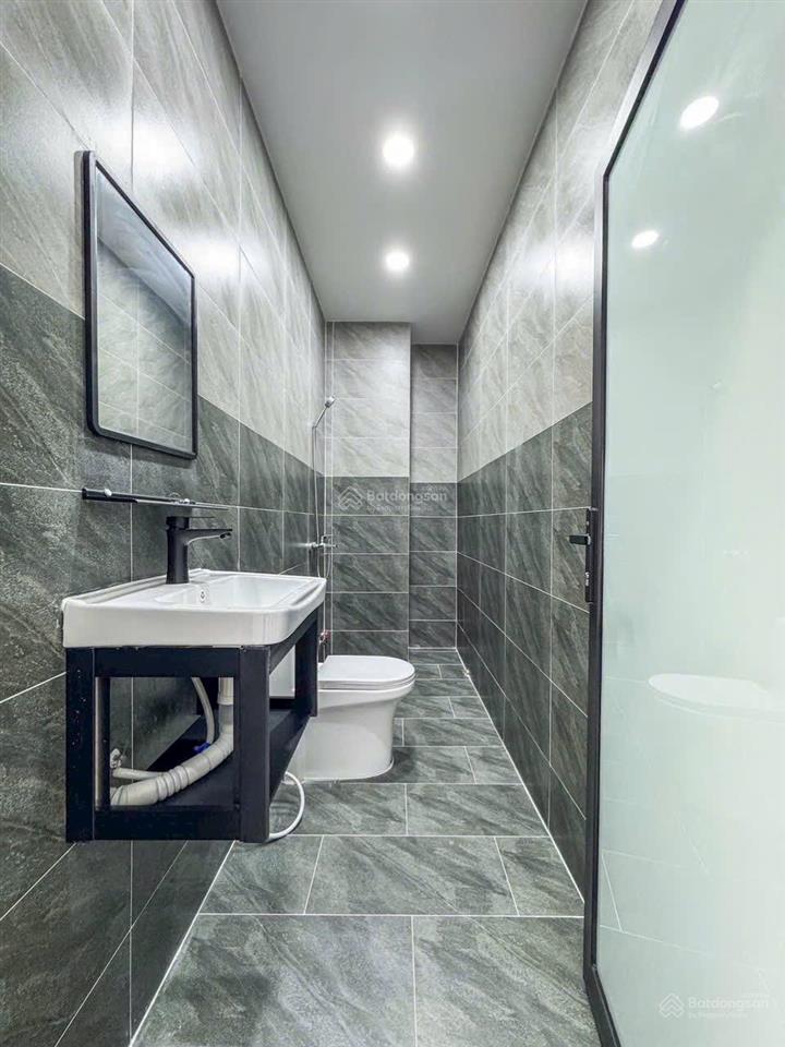 Giảm giá bán nhanh nhà lầu mới đẹp full nội thất gần trường học trần hoàng na