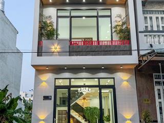 Giảm giá bán nhanh nhà lầu mới đẹp full nội thất gần trường học trần hoàng na