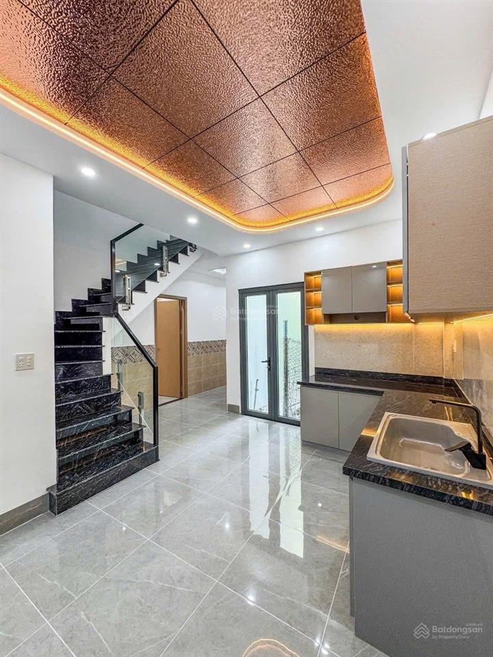 Bán nhà lầu mới đẹp có 4 phòng ngủ sổ hồng hoàn công nhà gần trường cđ kinh tế tp cần thơ