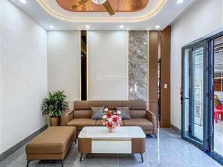Bán nhà lầu mới đẹp có 4 phòng ngủ sổ hồng hoàn công nhà gần trường cđ kinh tế tp cần thơ