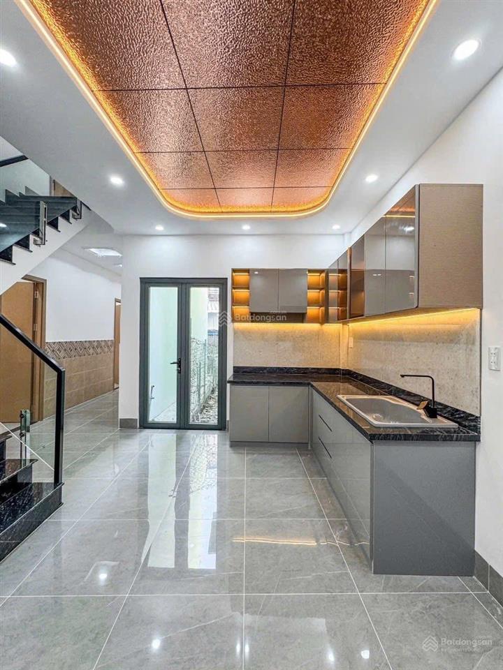 Bán nhà lầu mới đẹp có 4 phòng ngủ sổ hồng hoàn công nhà gần trường cđ kinh tế tp cần thơ