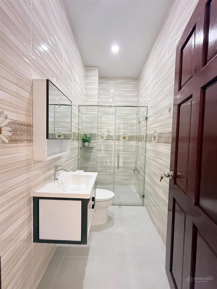 Giảm giá bán nhanh nhà lầu mới đẹp full nội thất ngay kdc hồng phát công năng 3 phòng ngủ