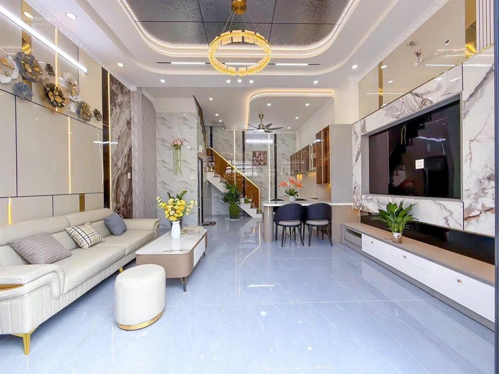 Nhà lầu mới đẹp  kế khu ẩm thực bờ hồ bún sáng  gần trường đại học y dược tp  đh cần thơ.