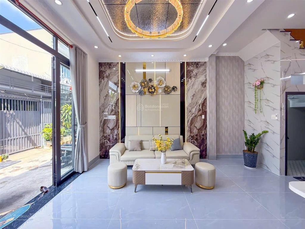 Nhà lầu mới đẹp  kế khu ẩm thực bờ hồ bún sáng  gần trường đại học y dược tp  đh cần thơ.