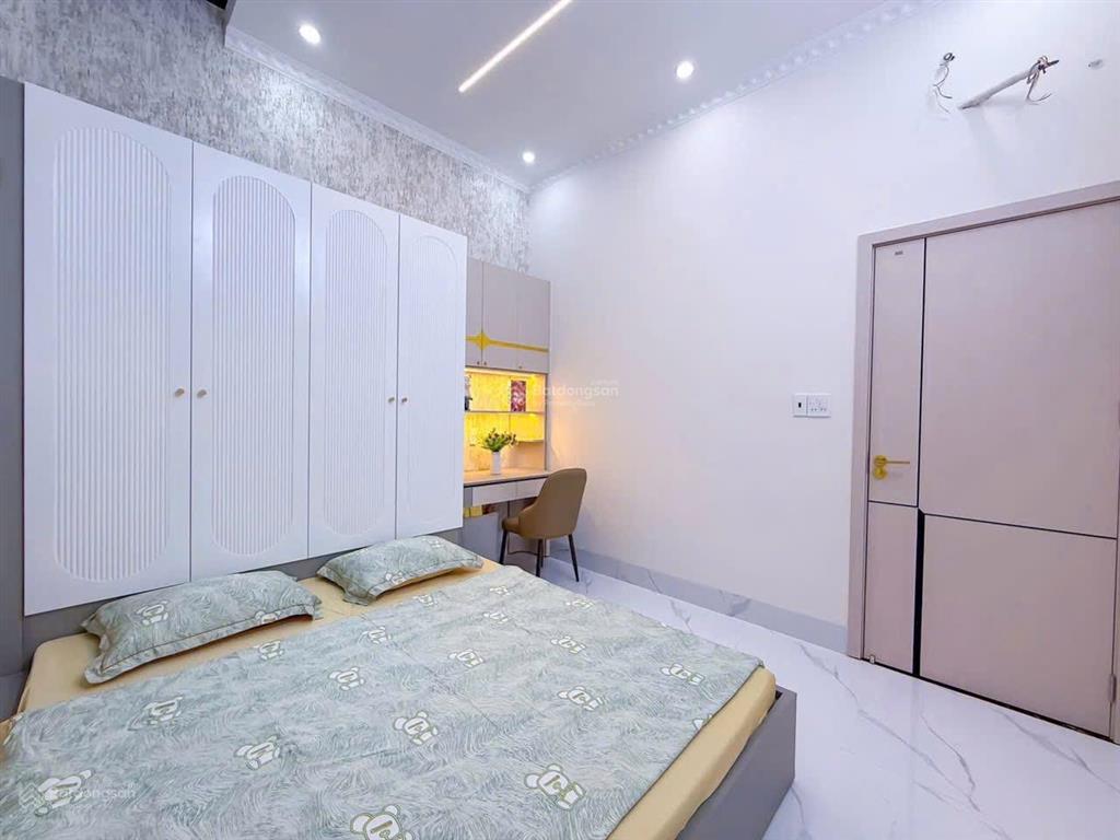 Nhà lầu mới đẹp  kế khu ẩm thực bờ hồ bún sáng  gần trường đại học y dược tp  đh cần thơ.