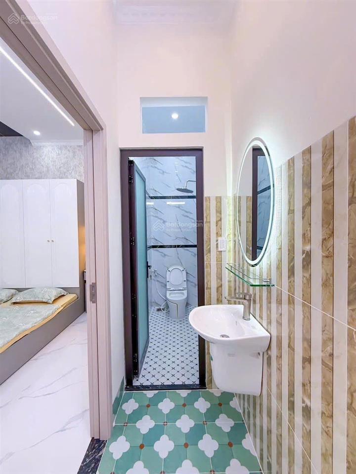 Nhà lầu mới đẹp  kế khu ẩm thực bờ hồ bún sáng  gần trường đại học y dược tp  đh cần thơ.