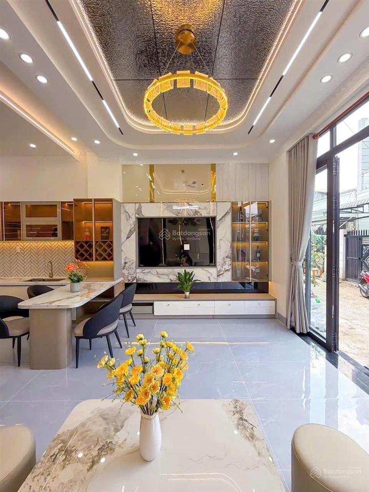 Nhà lầu mới đẹp  kế khu ẩm thực bờ hồ bún sáng  gần trường đại học y dược tp  đh cần thơ.