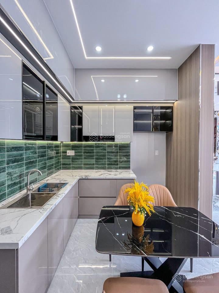 Nhà 3 tầng mới đẹp khu vực an ninh thích hợp kinh doanh gần bệnh viện nhi đồng đại học fpt