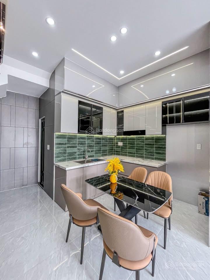 Nhà 3 tầng mới đẹp khu vực an ninh thích hợp kinh doanh gần bệnh viện nhi đồng đại học fpt