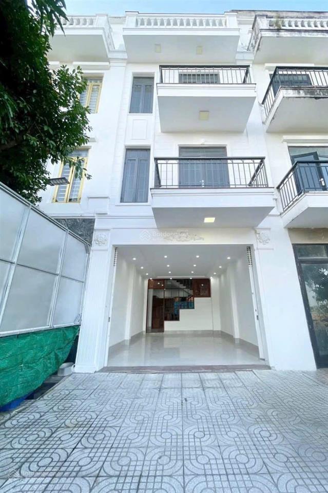 Cho thuê nhà 1 trệt 3 lầu mới đẹp sẵn nội thất mặt tiền kinh doanh lộ 30m hồng loan 5c gần bến xe
