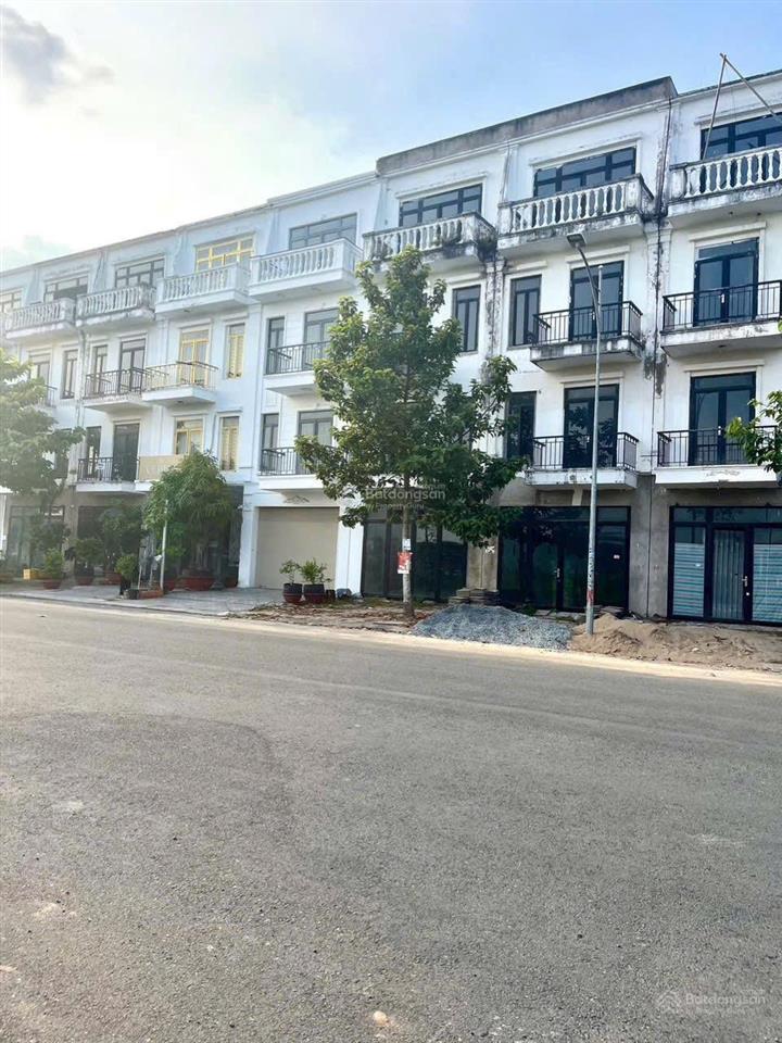 Cho thuê nhà 1 trệt 3 lầu mới đẹp sẵn nội thất mặt tiền kinh doanh lộ 30m hồng loan 5c gần bến xe