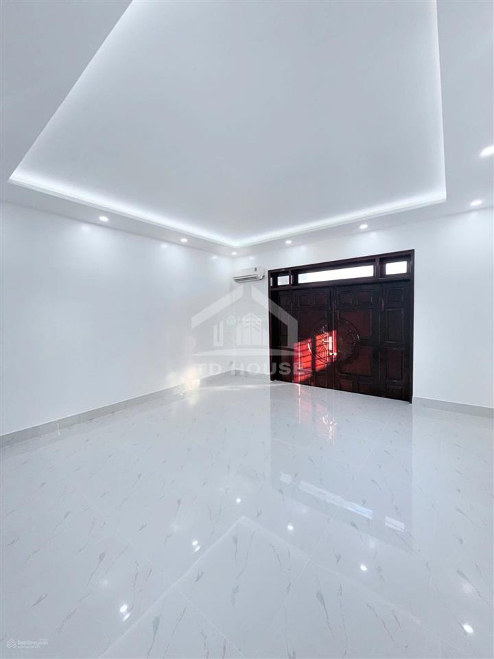 Nhà lầu 4 phòng ngủ, 2 máy lạnh, gần trường đại học fpt, bệnh viện nhi đồng, lộ giới xe tải chở đồ