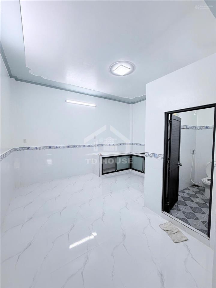Nhà lầu 4 phòng ngủ, 2 máy lạnh, gần trường đại học fpt, bệnh viện nhi đồng, lộ giới xe tải chở đồ