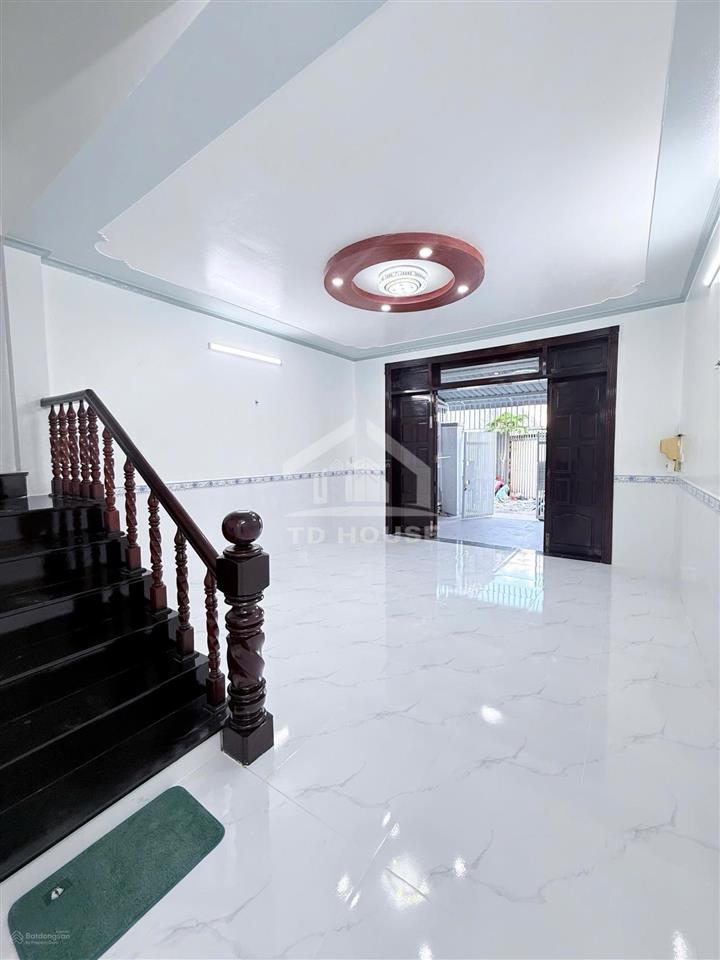 Nhà lầu 4 phòng ngủ, 2 máy lạnh, gần trường đại học fpt, bệnh viện nhi đồng, lộ giới xe tải chở đồ