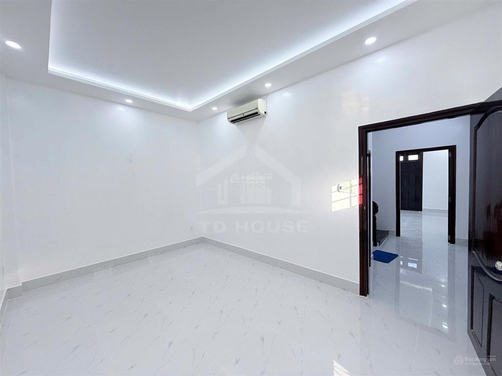 Nhà lầu 4 phòng ngủ, 2 máy lạnh, gần trường đại học fpt, bệnh viện nhi đồng, lộ giới xe tải chở đồ