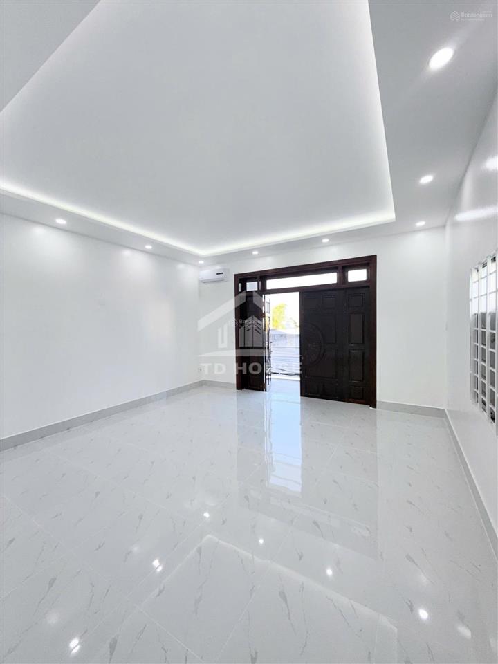 Nhà lầu 4 phòng ngủ, 2 máy lạnh, gần trường đại học fpt, bệnh viện nhi đồng, lộ giới xe tải chở đồ