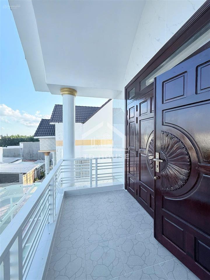 Nhà lầu 4 phòng ngủ, 2 máy lạnh, gần trường đại học fpt, bệnh viện nhi đồng, lộ giới xe tải chở đồ