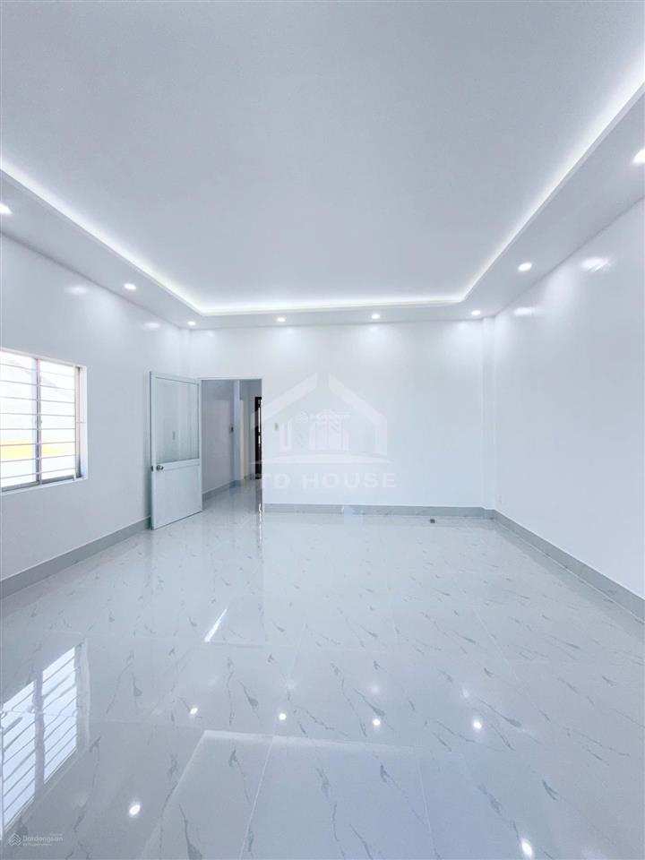 Nhà lầu 4 phòng ngủ, 2 máy lạnh, gần trường đại học fpt, bệnh viện nhi đồng, lộ giới xe tải chở đồ