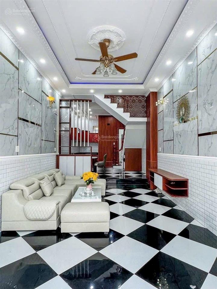 Nhà 3 lầu mới đẹp mặt tiền nguyễn văn trỗi kế bên trường đại học cần thơ giảm giá banh nhanh
