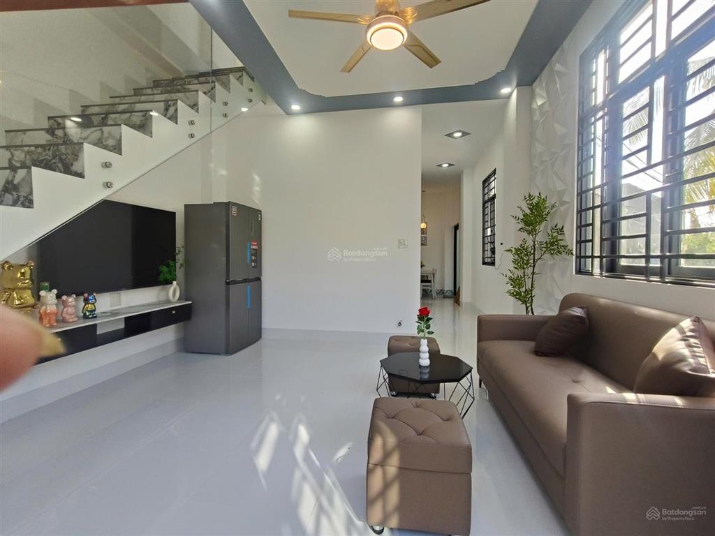 Nhà lầu mới 100%góc 2 mặt tiền lộ ôtô đậu trước nhà kế bên kdc ngân thuận cách đền hùng vương 300m