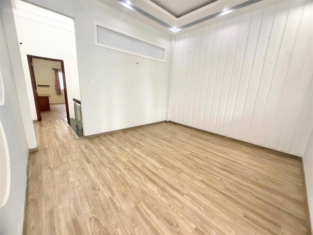 Nhà 1 trệt 2 lầu vị trí đẹp kinh doanh vp công ty, cách đường lý thái tổ 70m, nhà sẵn nội thất