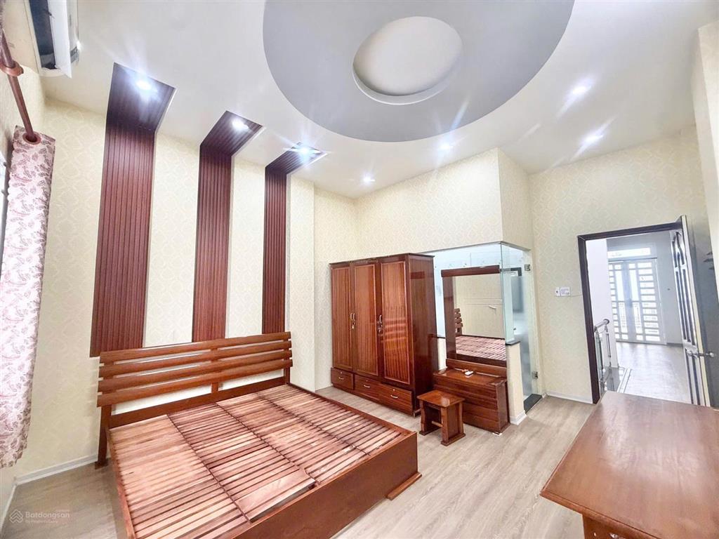 Nhà 1 trệt 2 lầu vị trí đẹp kinh doanh vp công ty, cách đường lý thái tổ 70m, nhà sẵn nội thất