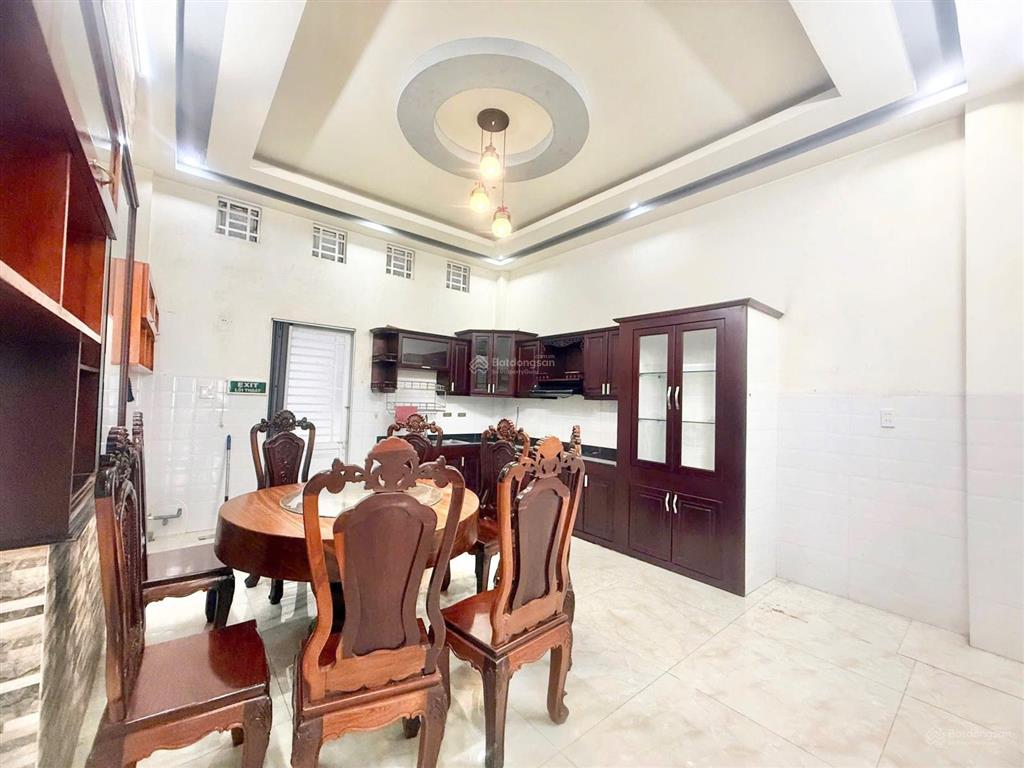 Nhà 1 trệt 2 lầu vị trí đẹp kinh doanh vp công ty, cách đường lý thái tổ 70m, nhà sẵn nội thất