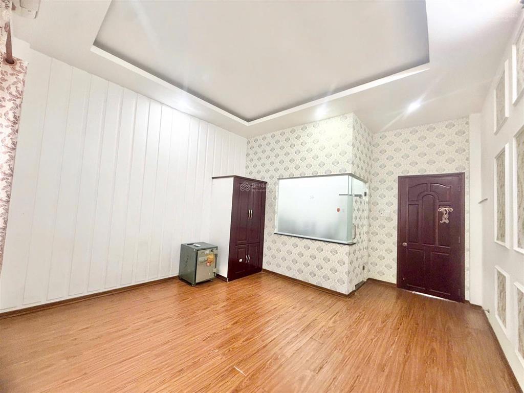 Nhà 1 trệt 2 lầu vị trí đẹp kinh doanh vp công ty, cách đường lý thái tổ 70m, nhà sẵn nội thất