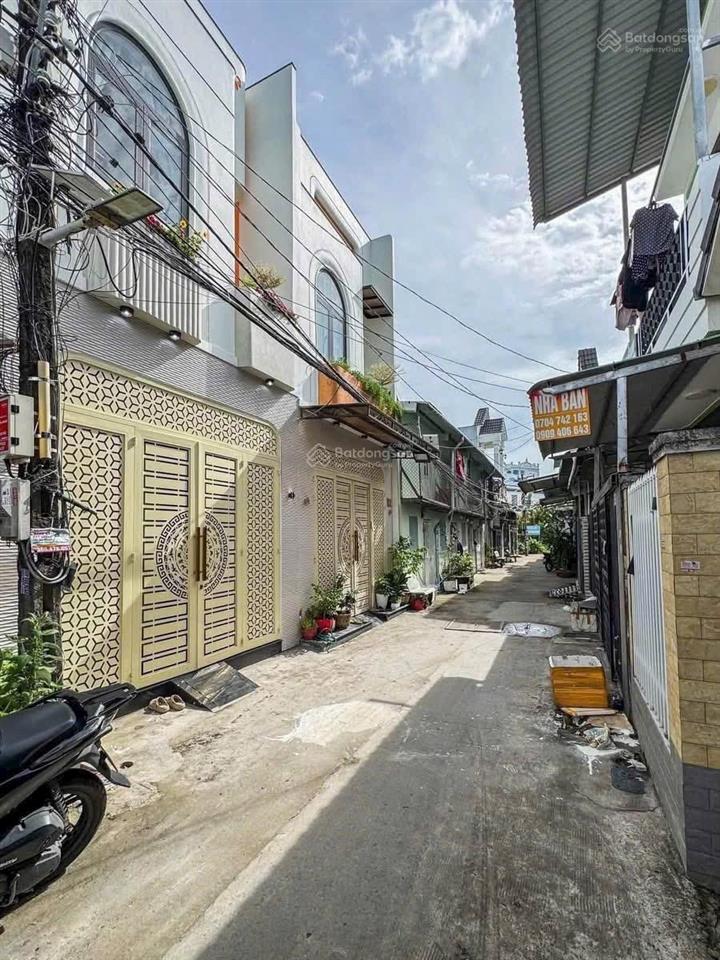 Bán nhà lầu mới đẹp cách bệnh viện đa khoa trung ương 300m lộ giới 4m full nội thất