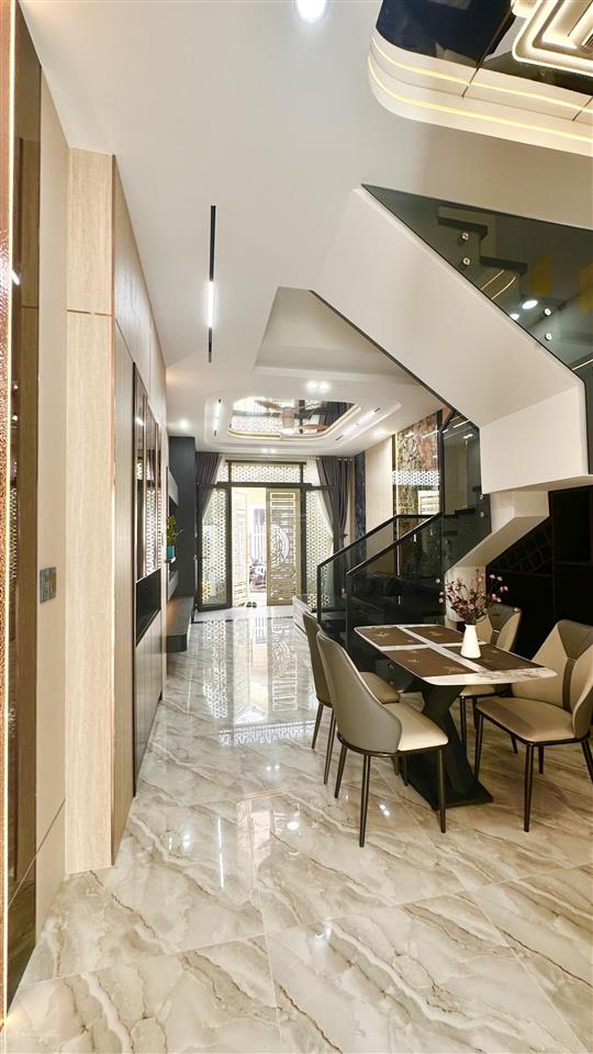 Bán nhà lầu mới đẹp cách bệnh viện đa khoa trung ương 300m lộ giới 4m full nội thất