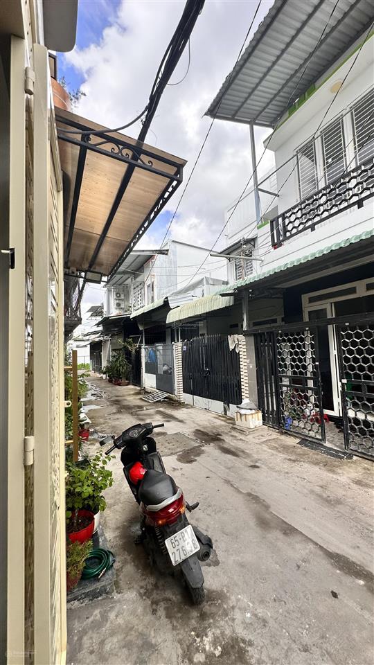 Bán nhà lầu mới đẹp cách bệnh viện đa khoa trung ương 300m lộ giới 4m full nội thất