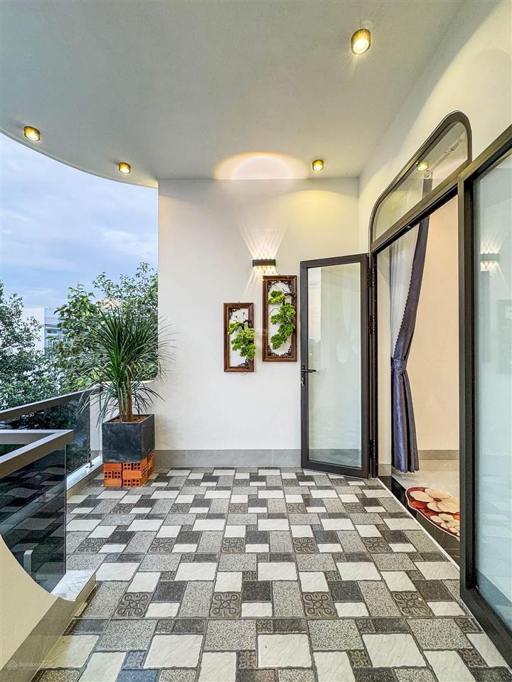 Giảm giá bán lỗ thu hồi vốn nhà 3 tầng mới 100% có p ngủ tầng trệt lộ giới 19m ngay kdc hồng loan