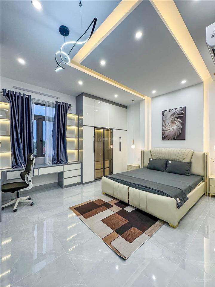 Giảm giá bán lỗ thu hồi vốn nhà 3 tầng mới 100% có p ngủ tầng trệt lộ giới 19m ngay kdc hồng loan