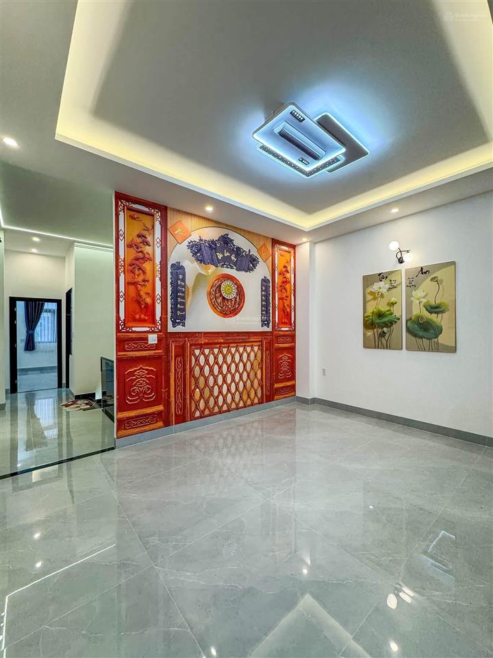 Giảm giá bán lỗ thu hồi vốn nhà 3 tầng mới 100% có p ngủ tầng trệt lộ giới 19m ngay kdc hồng loan