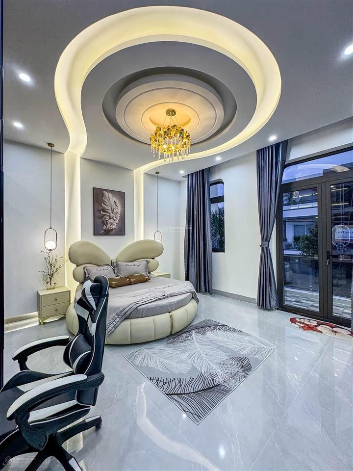 Giảm giá bán lỗ thu hồi vốn nhà 3 tầng mới 100% có p ngủ tầng trệt lộ giới 19m ngay kdc hồng loan