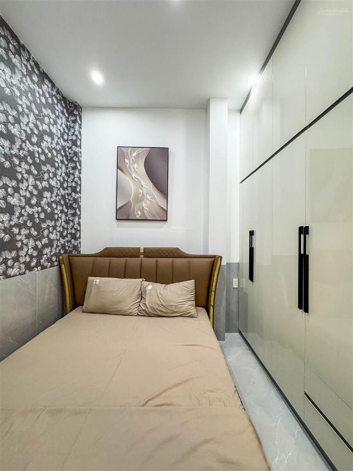 Giảm giá bán lỗ thu hồi vốn nhà 3 tầng mới 100% có p ngủ tầng trệt lộ giới 19m ngay kdc hồng loan