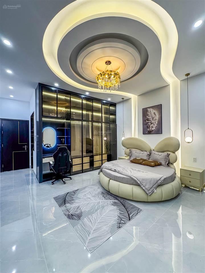 Giảm giá bán lỗ thu hồi vốn nhà 3 tầng mới 100% có p ngủ tầng trệt lộ giới 19m ngay kdc hồng loan