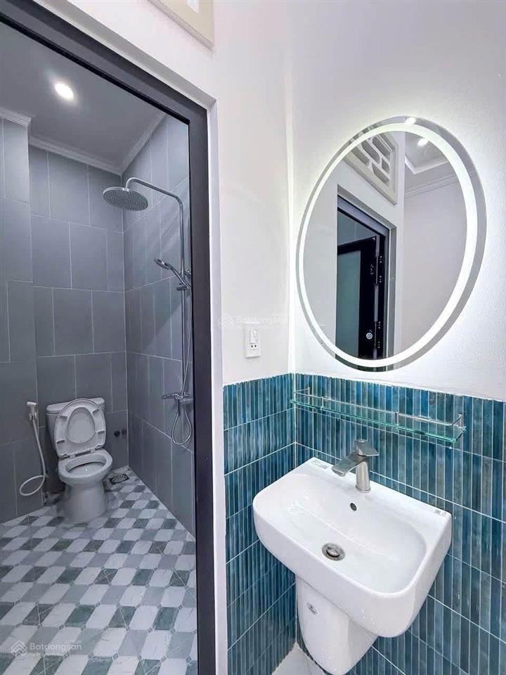 Bán nhà 1 trệt 1 lầu, mới đẹp, ô tô đậu trong nhà, gần bệnh viện nhi đồng, trường đh fpt