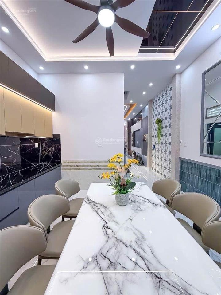 Bán nhà 1 trệt 1 lầu, mới đẹp, ô tô đậu trong nhà, gần bệnh viện nhi đồng, trường đh fpt