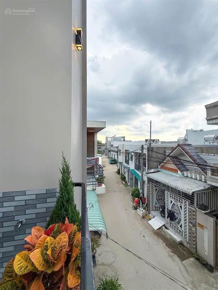Bán nhà 1 trệt 1 lầu, mới đẹp, ô tô đậu trong nhà, gần bệnh viện nhi đồng, trường đh fpt