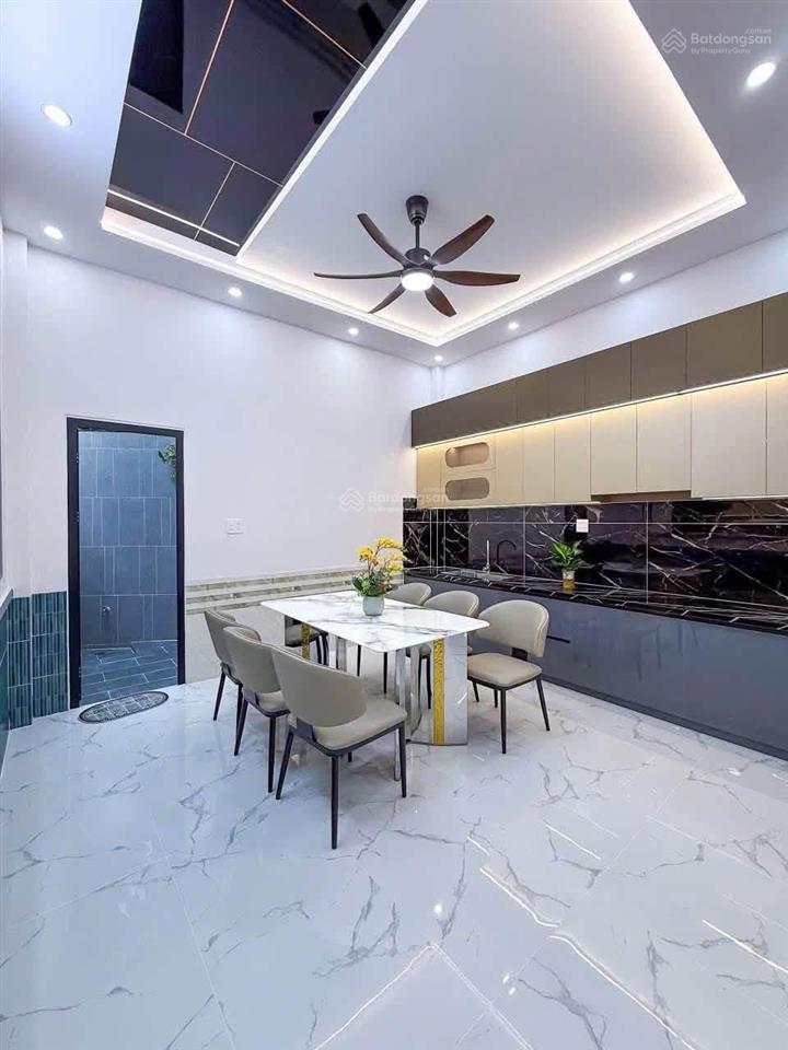 Bán nhà 1 trệt 1 lầu, mới đẹp, ô tô đậu trong nhà, gần bệnh viện nhi đồng, trường đh fpt