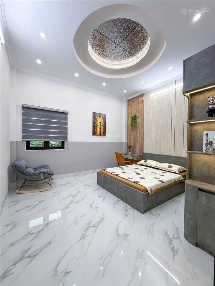 Bán nhà 1 trệt 1 lầu, mới đẹp, ô tô đậu trong nhà, gần bệnh viện nhi đồng, trường đh fpt