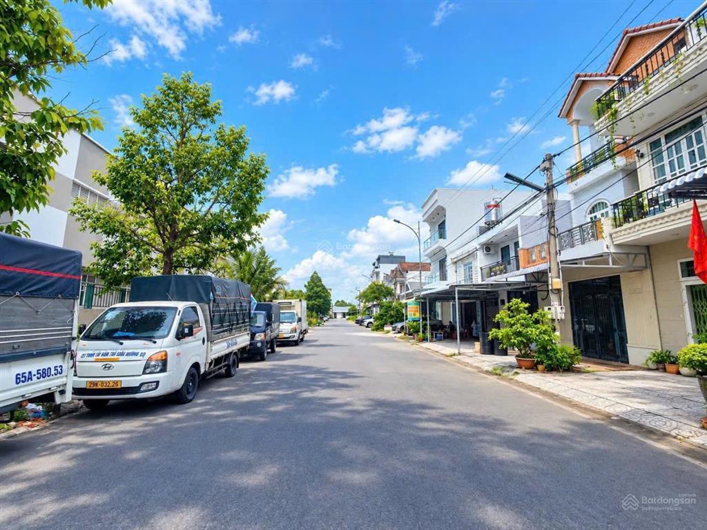 Nhà cho thuê 1 trệt 2 lầu mới đẹp sẵn nội thất thuận tiện ở kinh doanh vp công ty ngay kdc hưng phú