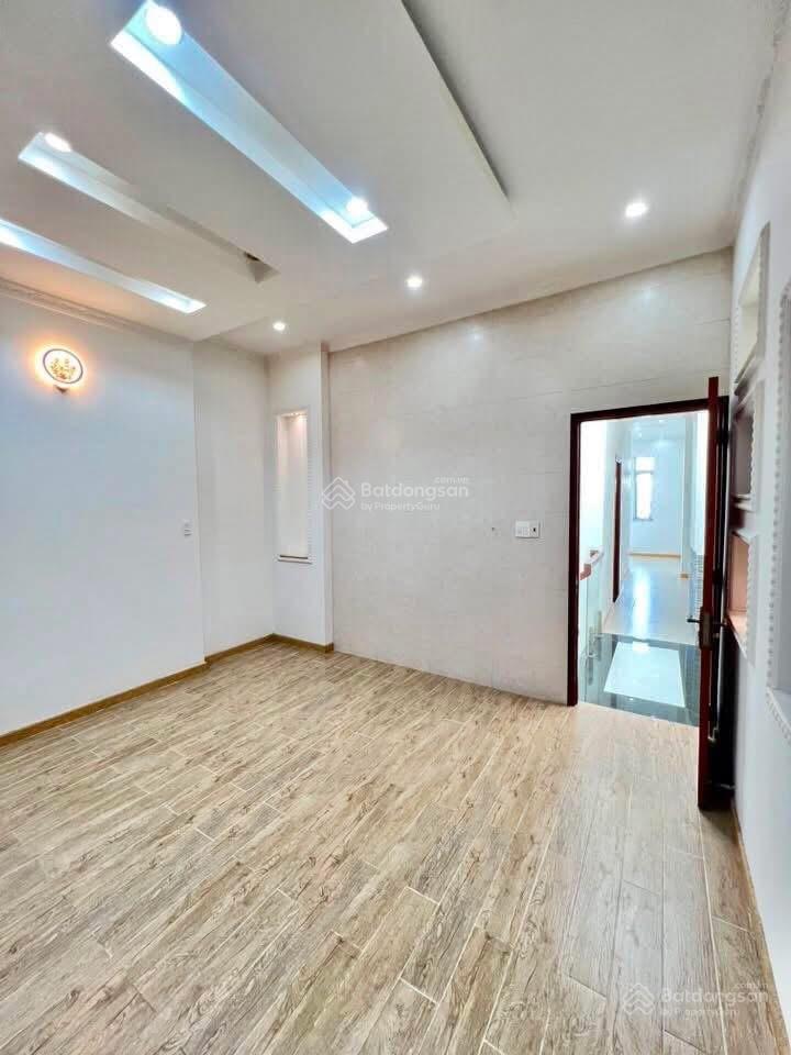 Cho thuê nhà 2 lầu ngay kdc hồng phát thuận tiện ở vp công ty lộ giới 20m nhà có 4 p ngủ master