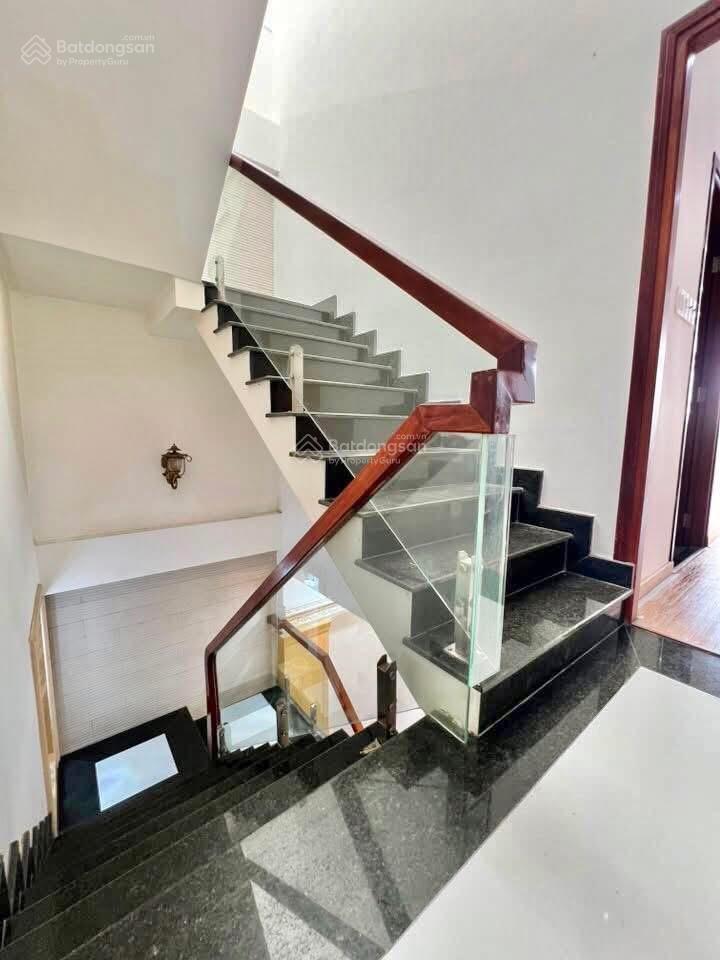 Cho thuê nhà 2 lầu ngay kdc hồng phát thuận tiện ở vp công ty lộ giới 20m nhà có 4 p ngủ master